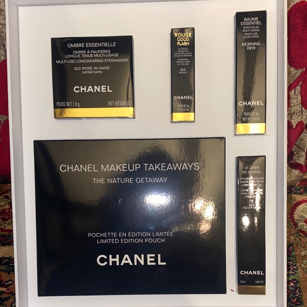 CHANEL make up kit in White box bag with Orange Accents limited edition New